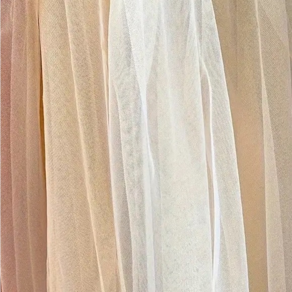 Princess Veils “Whisper Veil” on a Metal Comb. - Picture 3 of 5